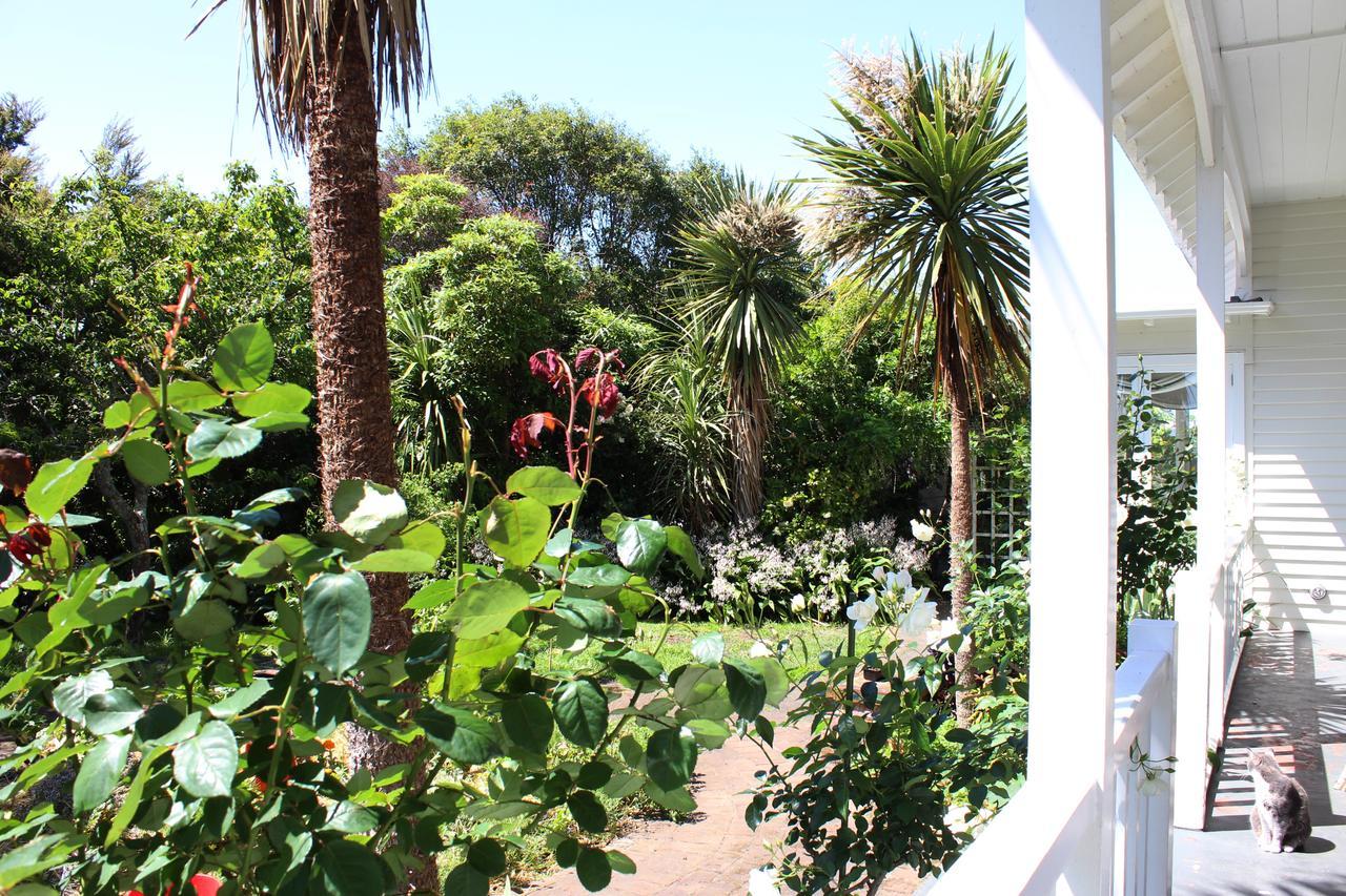 Browns Boutique Bed And Breakfast Whanganui Exterior foto